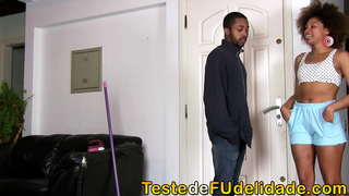 Șeful de cele mai senzaționale frumuseti place să se uite într-menajera sexy Giovanna Bombom prin măcinarea casa ta, folosind doar o lenjerie roșie scena plin în Site-ul de Testare de Fudelidade