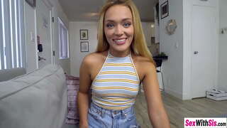 Топла бебе ужива blowjob и пичка ебат