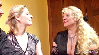 ���রুণ অনভিজ্ঞ, স্বামী ও স্ত্রী, পায়, সাহায্য থেকে, পরিণত, প্রতিবেশী, তার মধ্যে প্রথম তিনে মিলে