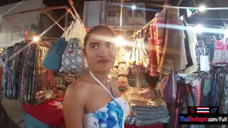 Azijska teen devojka osećala kao da daš njen dečko pušenje jednom vratili su se kuci