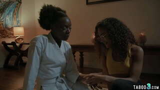 קליין טיטטעד עבאָני טינז ליקקינג און פינגגערינג יעדער אנדערע