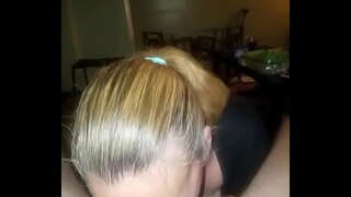 Whore bhean swallows eile a luchdadh