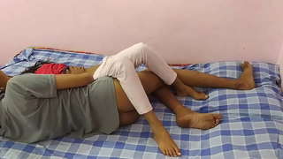 Vysoké Školy Dívka Dostane Ošklivé Na Péro V Černé Spodní Prádlo