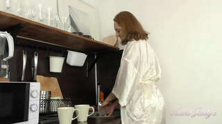 Сите Природни Busty 40yr-стар MILF Марта Пораст и Сјај мастурбацијата