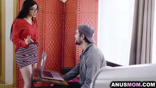 Mahagaga MILF Julia de Lucia tia lehibe ny AKOHO tao an-BORIKY