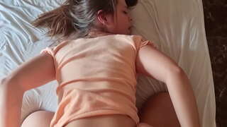 Sihirbaz bana sikilmiş bir oral seks verir ve beni yok eder