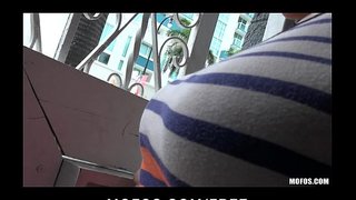 بڑے چوچی brunette گرل فرینڈ سبرینا ٹیلر دیتا ہے عظیم عوامی BJ