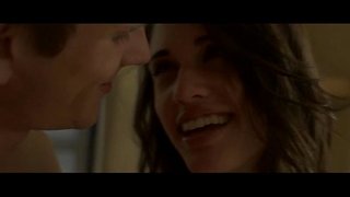 Extremelly hot babe izorratu sofan