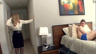 Big boobed blond milf aastal sukad ja sukapaela