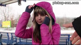 Tena mpankafy Eurobabe Gina Gerson nofantsihana teo amin&#039;ny fiaran-dalamby