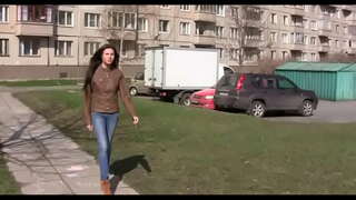 Тесна дупка стекнува дебел кур