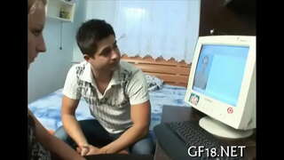 Pretty ກົດຫມາຍອາຍຸສູງສຸດໄວຫນຸ່ມສາວຢືນຫເດດ