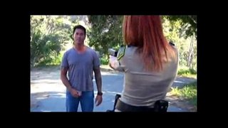 Polisy fucked ivelan'ny trano