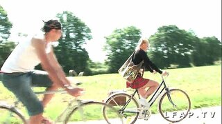 Noor ja ilus üliõpilane, kellel on suur rind hauda sodomisee et dab et double p