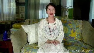 Kinky gamla anal spunker knullar hennes tajta lilla rövhål för dig