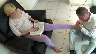 Leccami القدمين و التبول في الفم