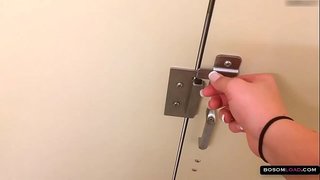 Mile high club გოგო თითებით &amp;amp; დიდი ბუნებრივი მკერდი