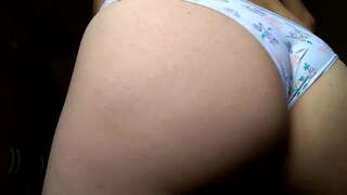 Navdušili cd je aktivna v njeno hlačke