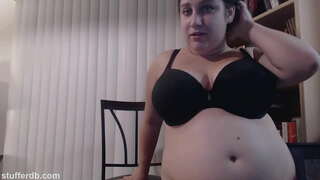 Чаби девојка сака десерти