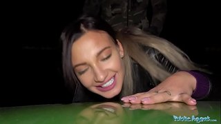 PublicAgent Kurvige vollbusige Hottie am fräien Owend blasen an ficken