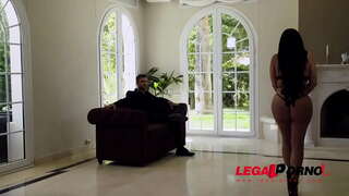 Curvy Latina empregada Kesha Ortega permite xefe bang seus peitos grandes e mollado rosa GP848