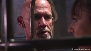 Vetus magister futuit calidum brunette servus altum faucibus donec bangs eius pussy in funem servitute