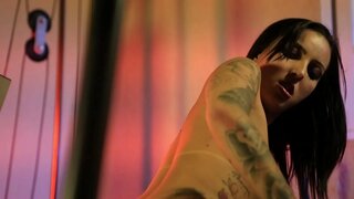 Catra विश्वस्त उनको प्रशिक्षक बनाउन कसरत एक सानो अधिक न्यानो