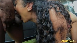 Rūpahu Umanga Indian Marina Maya BBC wā tuatahi porno i roto i te umanga