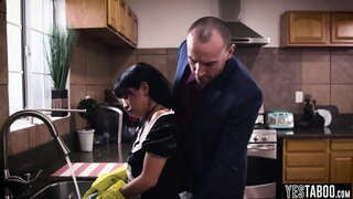 באַסטי לאַטינאַ האָוסעמאַיד פייגעלע געץ לאָך פאַקט פון הינטער