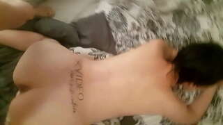 Frun slyna vill cum på hennes röv