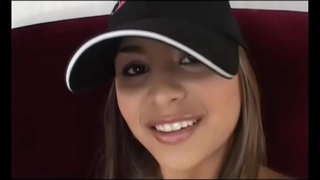 Trẻ xinh đẹp, tóc vàng và nghiêng mắt moto thích cưỡi của thiếu niên của thế giới rộng lớn được gọi khốn Manuel Khiêu