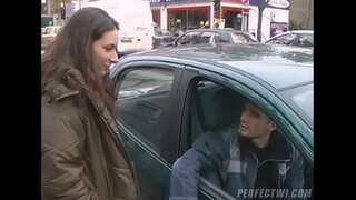 Завитками йыуан ике егет менән трахаться, уның ответ уның автостоп