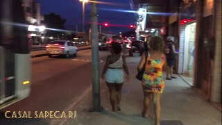 ווייַזן אַוועק אויף די מערב זייַט, גיין אַרום מיט קיין הייזעלעך