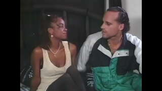 Exotic canis in nigrum tibialia fit durum albi galli in canis pose