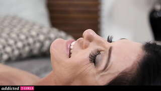 Langkah-Langkah Ibu Kawin Dheweke Lesbian Sak Tunggaling Putri Tirinipun