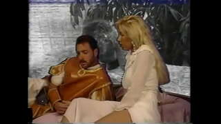 Déi blonde Schlampe Victoria Paräis weess, wéi een Cadeau Hirer partner