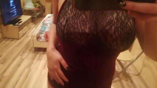 å gjøre en stip danse foran speilet viser brystvorter